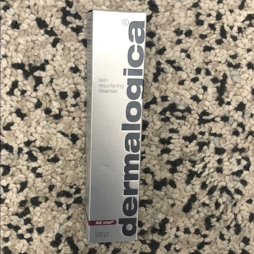 Skin resurfacing cleanser